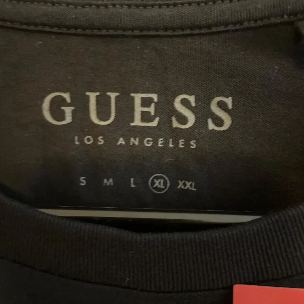 Guess Men's Black T-shirt - Picture 4 of 5